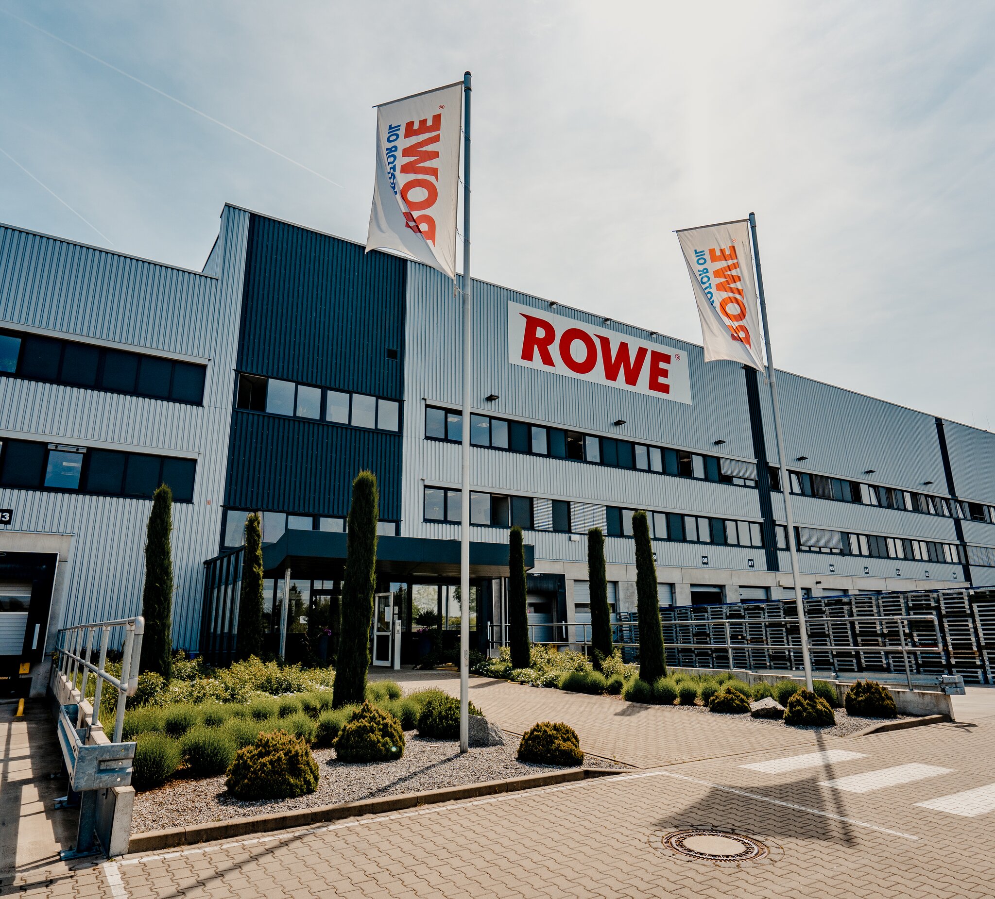 ROWE - Raise the limit: Motor oils and lubricants for all possible ...